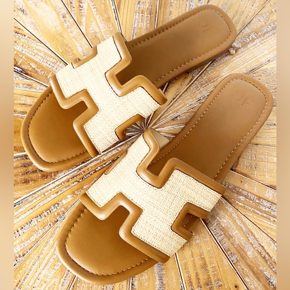 JustFab Shoes - NWT JustFab Raffia & Faux Leather Slip On Sandals in Size 11